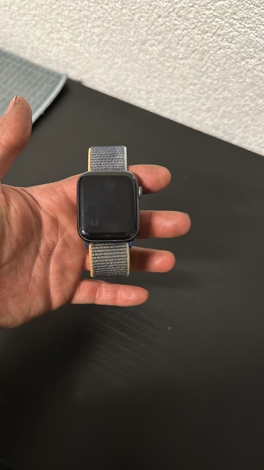 Apple Watch Serie 6 44mm in Tangermünde