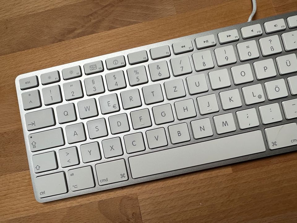 Apple Keyboard mit Nummernblock in Grafing bei München