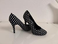 Schwarz-weiße Pumps mit Punkten Berlin - Marzahn Vorschau