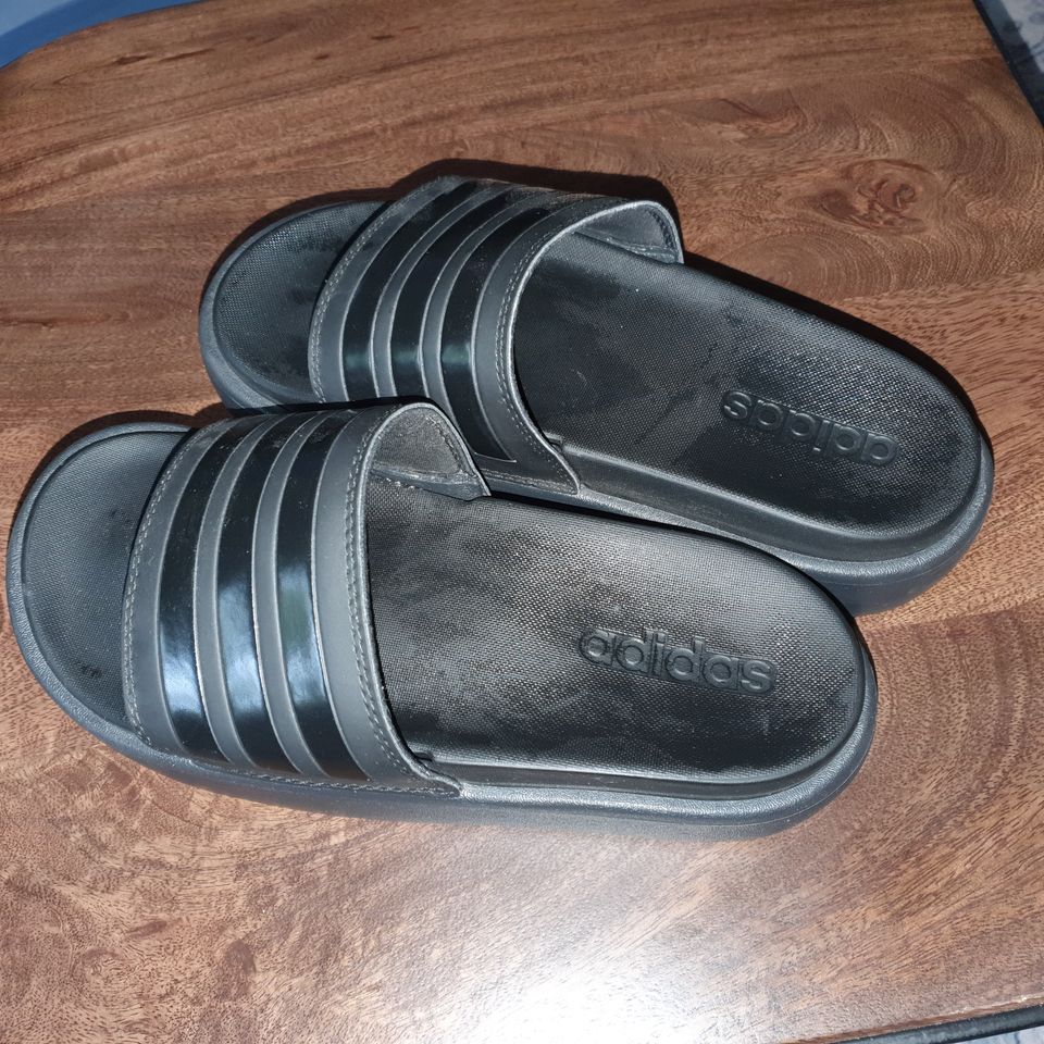 ADIDAS SLIDES schwarz 38 in Offenbach