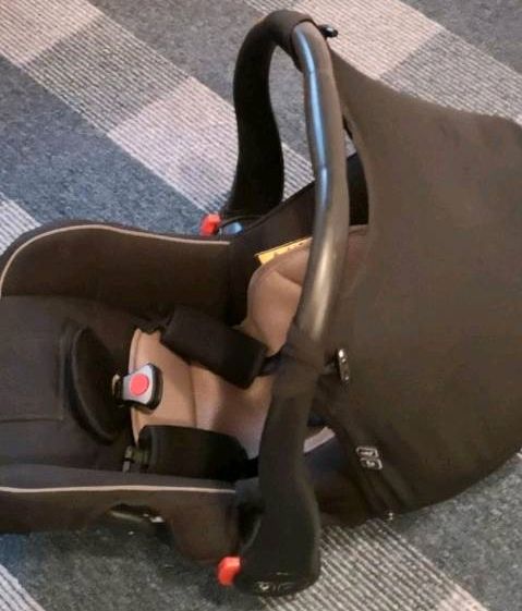 Baby maxi cosi abzugeben in Wissen