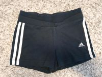 Adidas Sweatshorts Shorts kurze Hose Gr. 128 Nordrhein-Westfalen - Arnsberg Vorschau