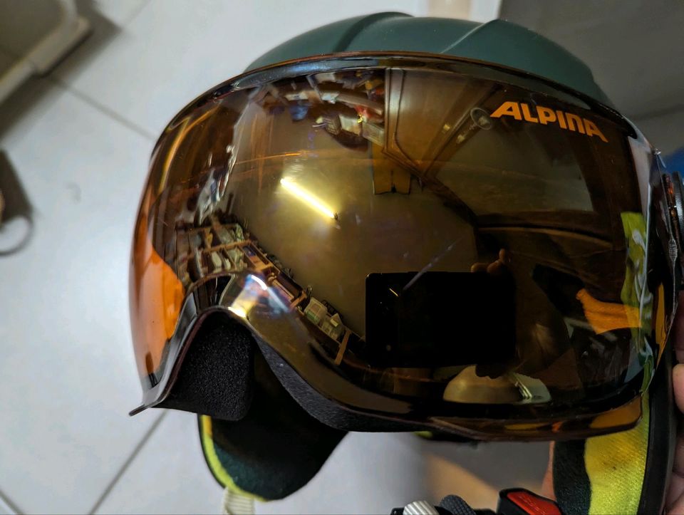 Alpina Kinder Skihelm, Carat visor, Gr. 48-52, dkl. Grün, Visier in Staufen im Breisgau