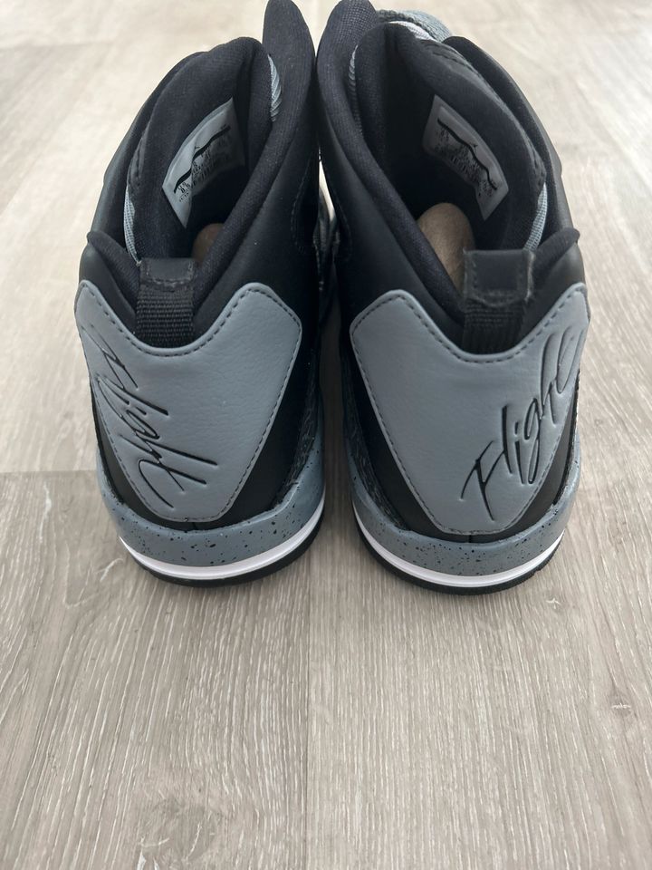 Nike Jordan Sc-3 Neu schwarz Mid 42 in Leonberg