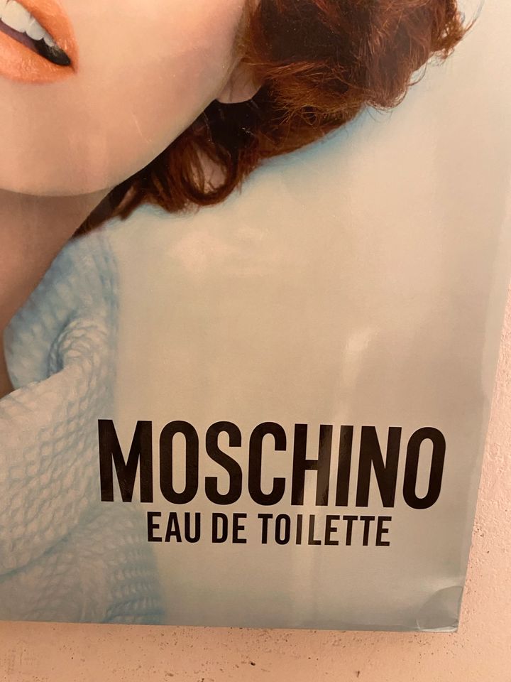 Moschino Bild Deko Plakat Werbung Poster Werbeschild in Werder (Havel)