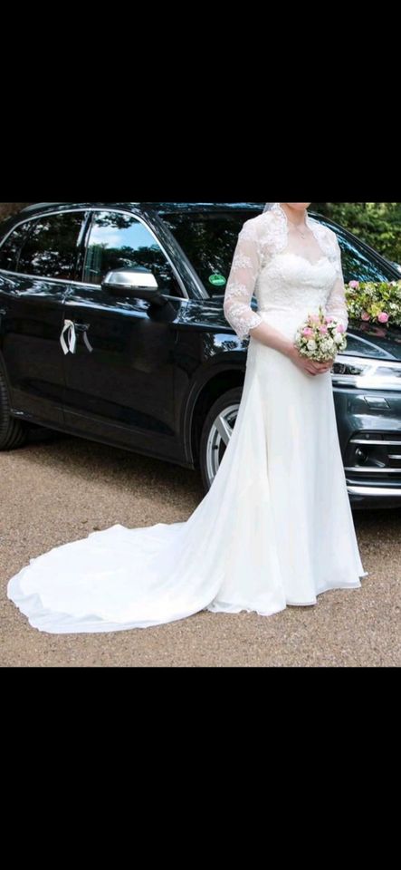 Brautkleid Hochzeitskleid Schleppe Schleier ivory creme Spitze in Neuenkirchen-Vörden