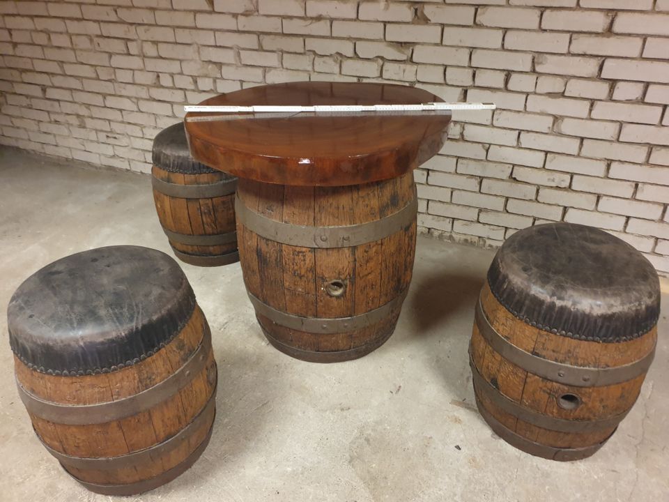 Bierfass Tisch mit 3 Bierfasshockern und Teakholzplatte in Damme