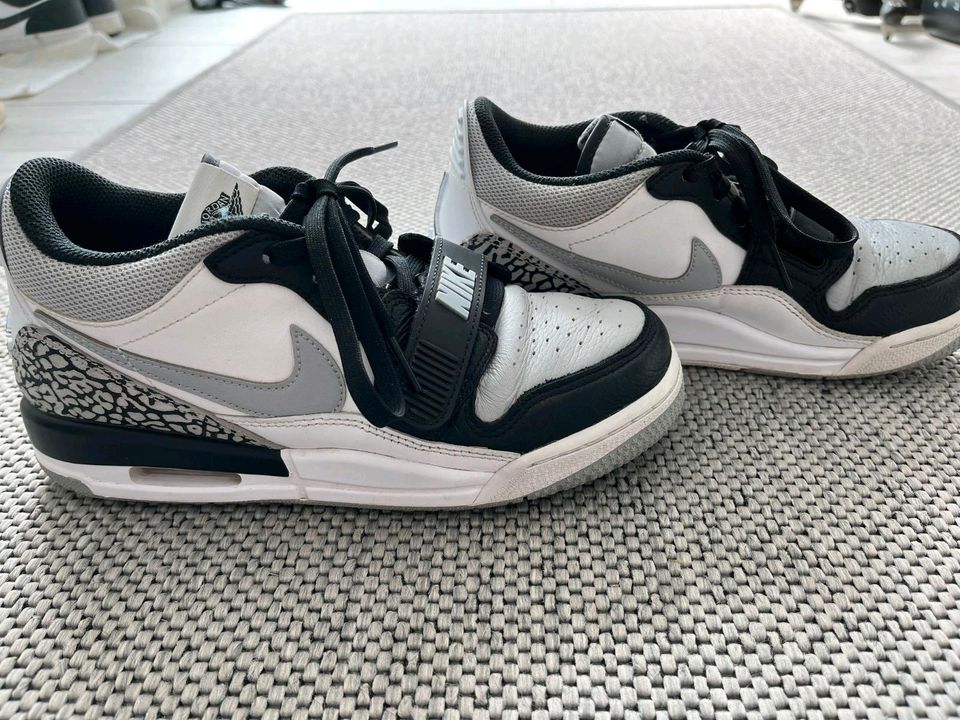 Nike Air Jordan legacy 312, Größe 38,5, Grau-Schwarz-Weiß in Grünstadt