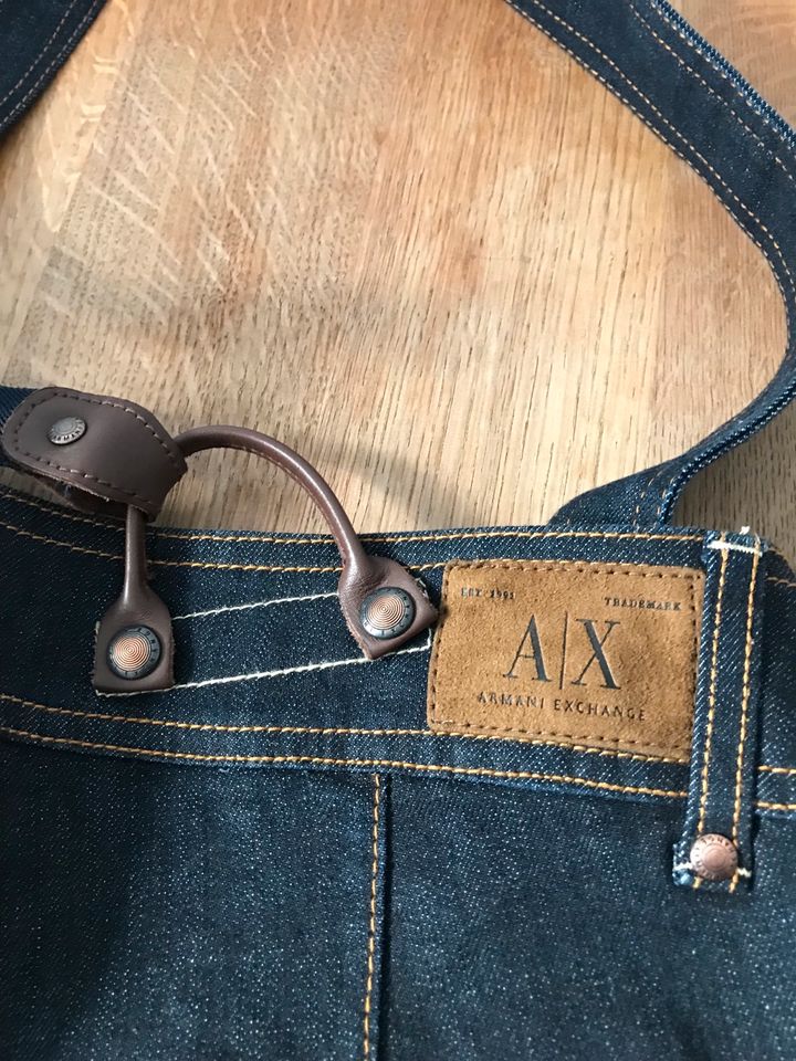 Jeans mit Hosentragern im 50er Jahre Stil, Armani Exchange in München