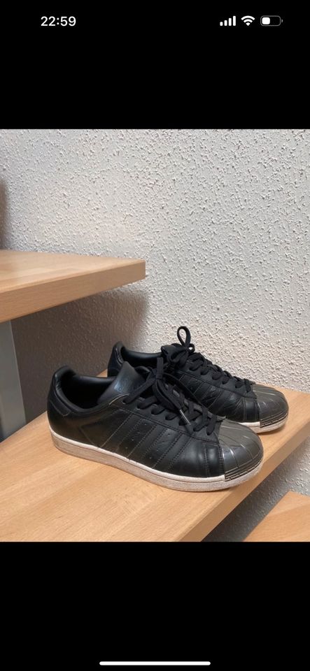 Adidas Superstar Echtleder Metallic-Optik schwarz, Größe 40 2/3 in Ratingen