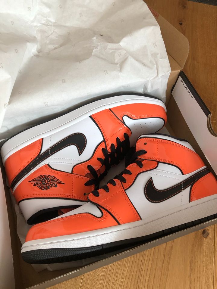 Jordan 1 Mid SE Turf Orange US10,5 | EU44,5 NEU✅ in Schliersee