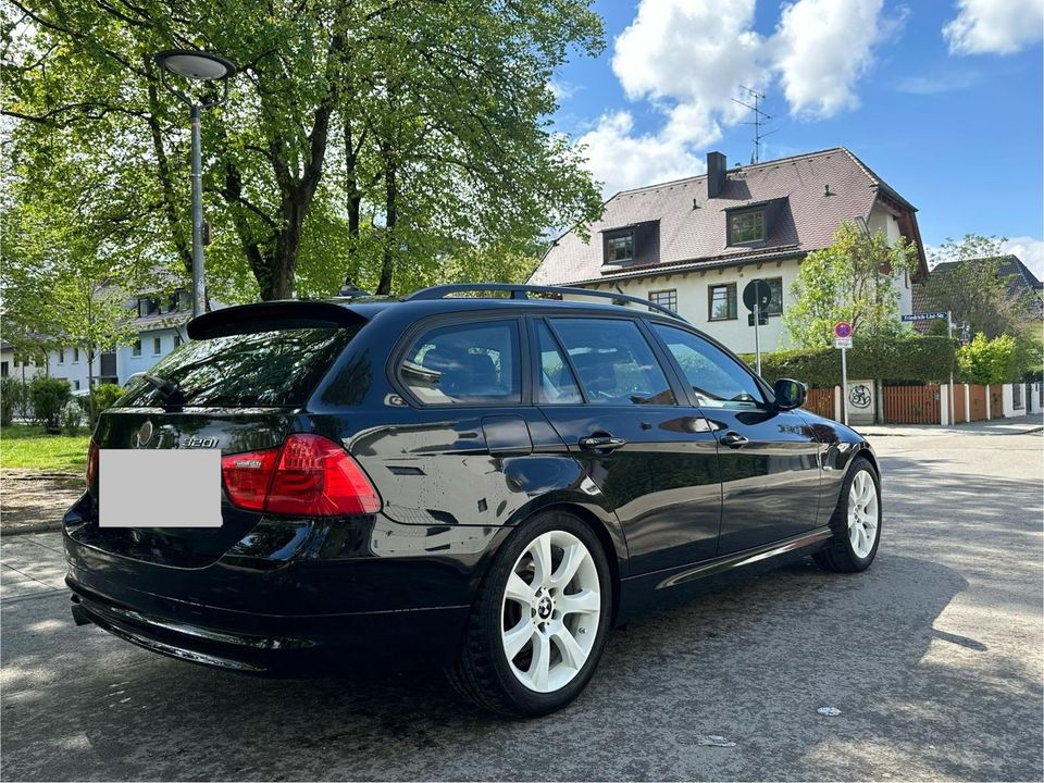 BMW 320i Touring*Leder/Navi*AHK/Euro5 in München