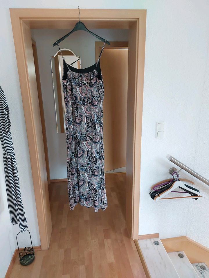 Maxi Kleid ONLY Gr. 40 gemustert in Lübbecke 