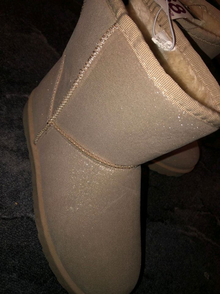 Neue Boots in Beige in Lohne (Oldenburg)