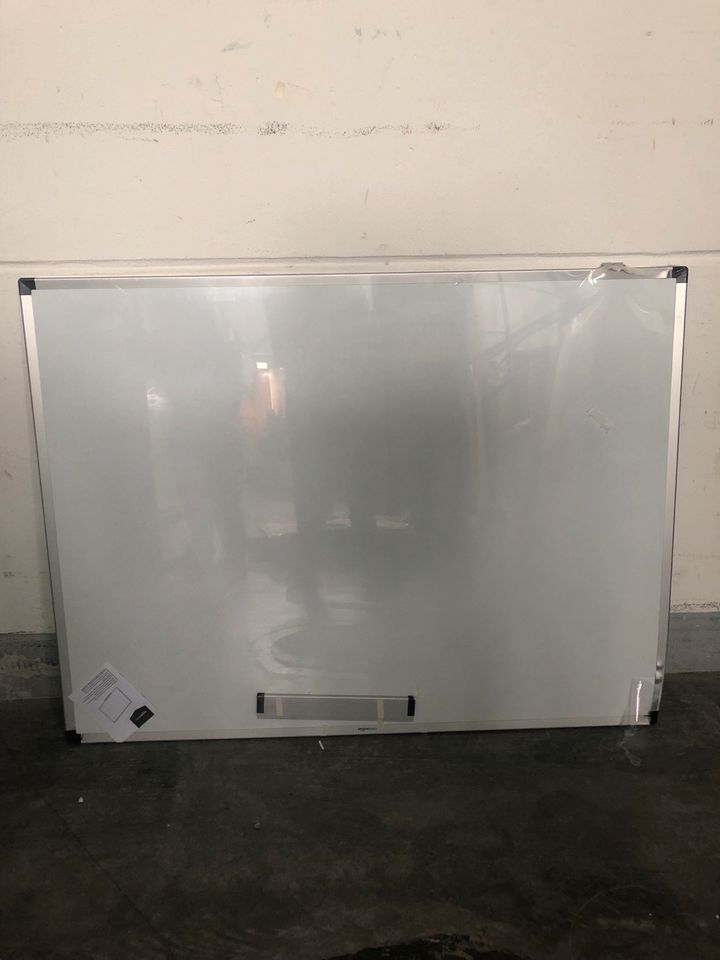 Amazon Basics Magnetisches Whiteboard 120 x 90 cm in Notzingen