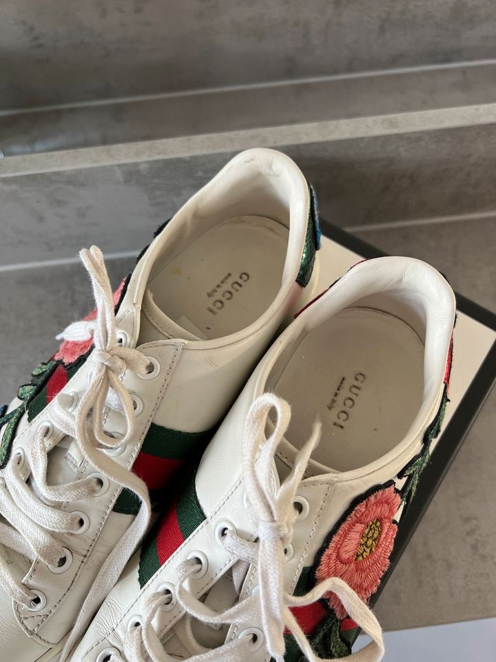 Gucci Ace Embroidered Floral in Köln