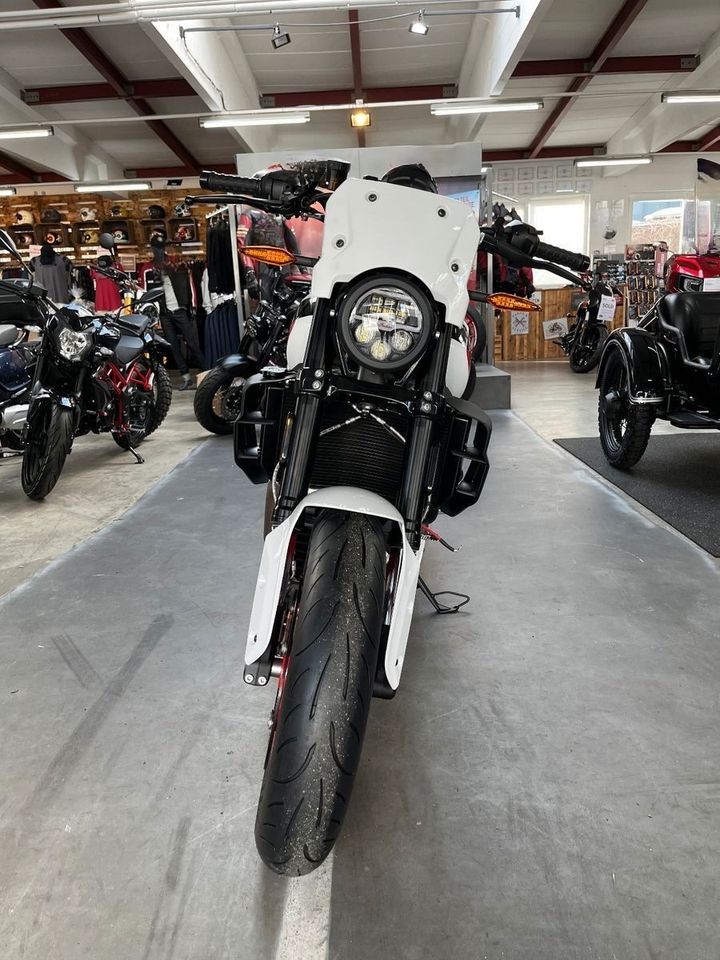 Indian FTR 1200 S White Lightning 2023 in Hamburg