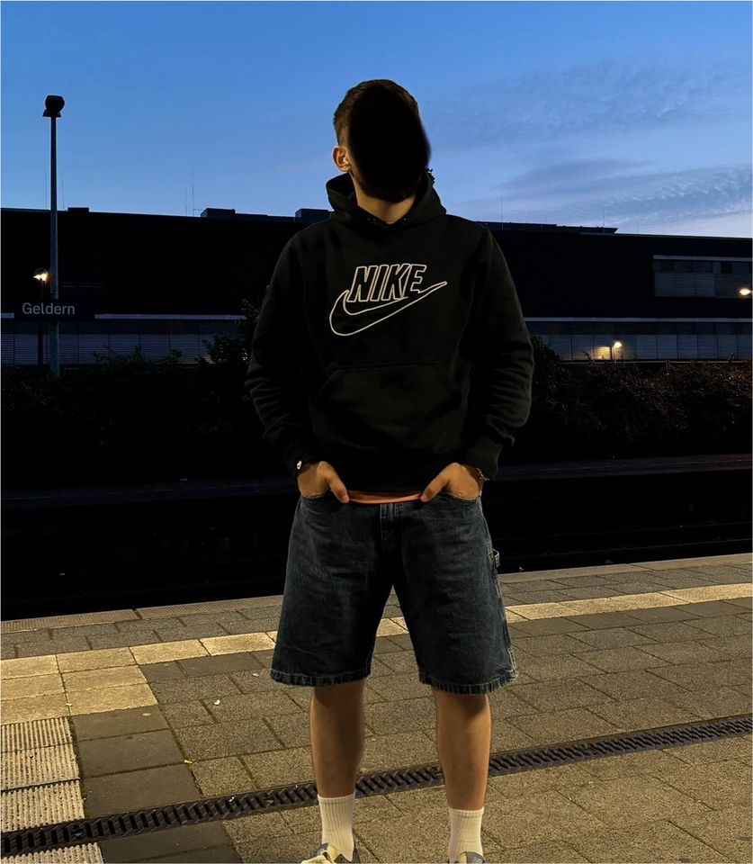Nike Sweatshirt mit großem Logo und Swoosh,,hoodie M vintage in Kleve