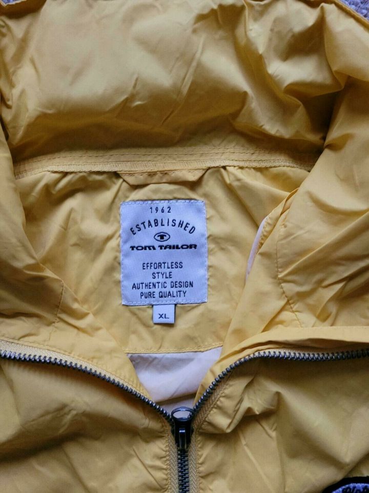 Neue Leichte  dünne Jacke mit Kapuze von Tom Tailor in Gelb, XL in Eckernförde