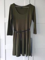 Grünes Kleid mit Ärmeln Forever 21 Größe M Brandenburg - Kremmen Vorschau
