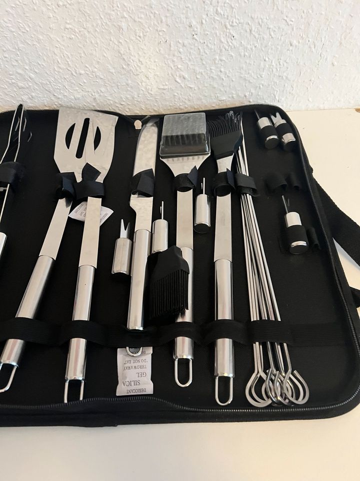 Neues grillbesteck inklusive Tasche in Gelsenkirchen