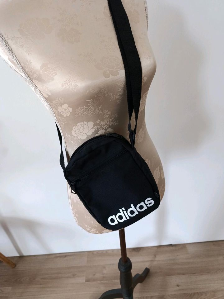 Adidas Tasche in Trappenkamp
