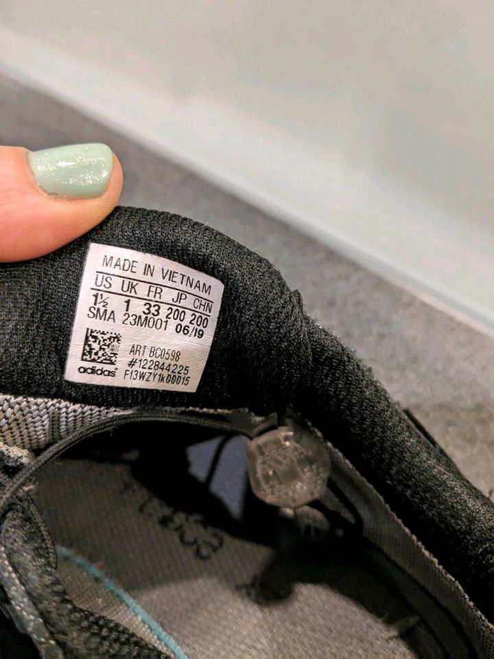 Adidas Terrex Halbschuhe Sneakers Größe 33 Goretex in Manching