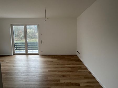 Hochmoderne Eigentumswohnung mit Garage, Balkon und Blick ins Grüne in Schwalbach-Elm in Schwalbach