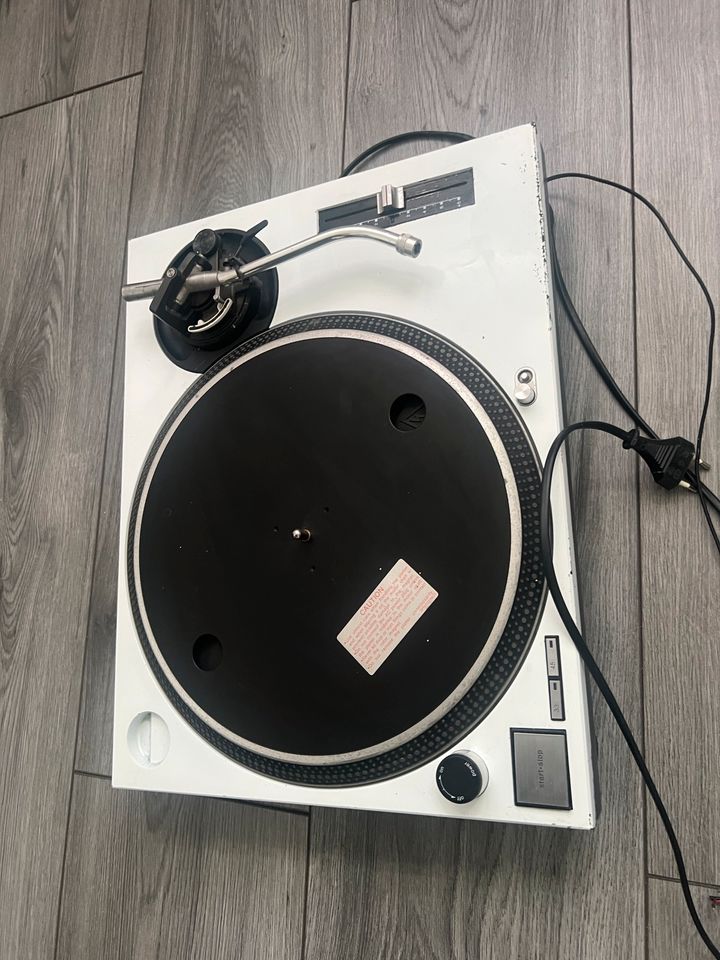 2xTechnics SL 1210 Plattenspieler mit Case in Essen