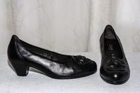 NEU, neuwertige Damen Marken Schuhe, bei Kauf 1, eine Gratis dazu Niedersachsen - Göttingen Vorschau