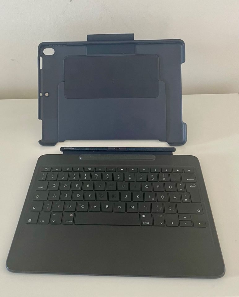 Logitech SLIM COMBO für iPad Air (3. Gen.) Pro 10.5 (2017) in Düsseldorf