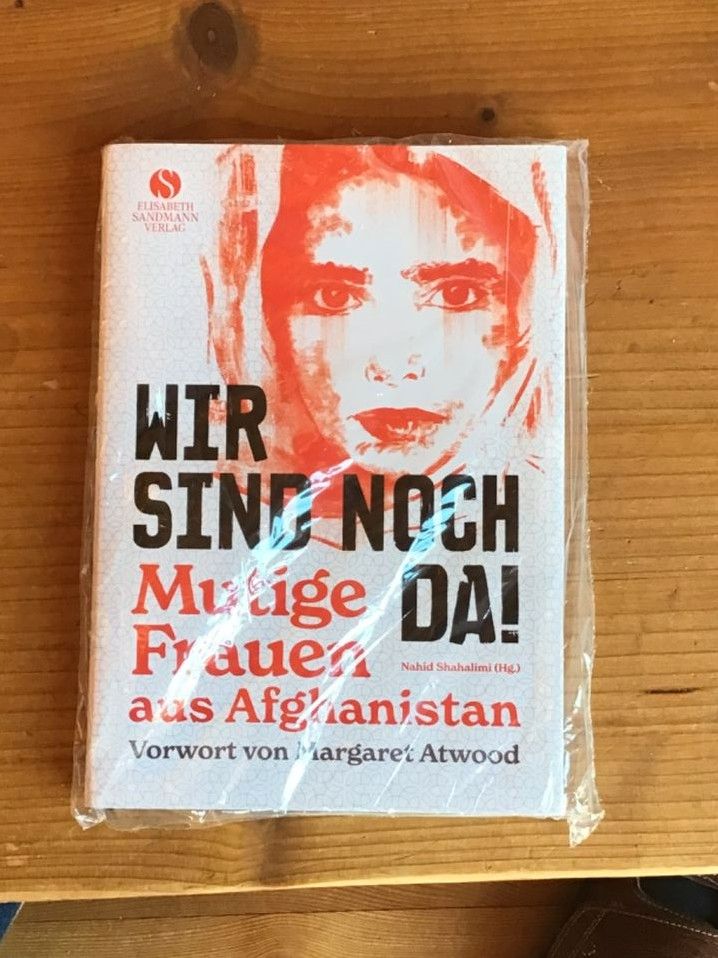 Buch "Wir sind noch da", mutige Frauen aus Afghanistan  neu in Regensburg