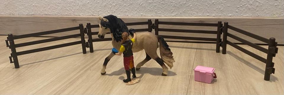 Schleich - Pferdepflegeset, Andalusier in Upgant-Schott