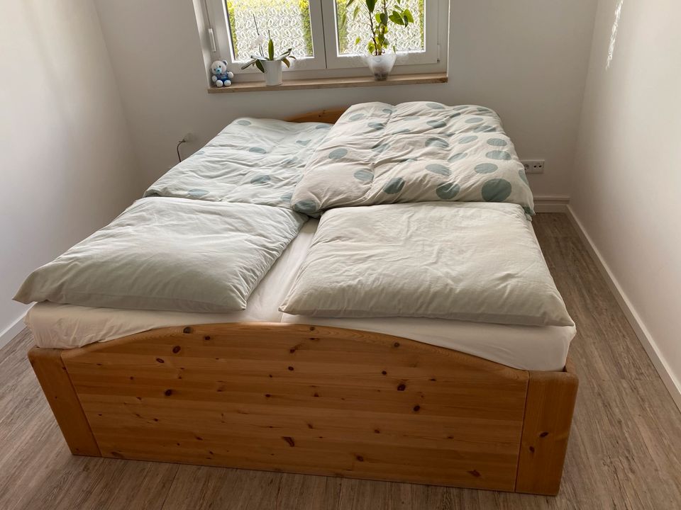 Bett / Schlafzimmer / Lattenrost / Neuwertig in Kyritz