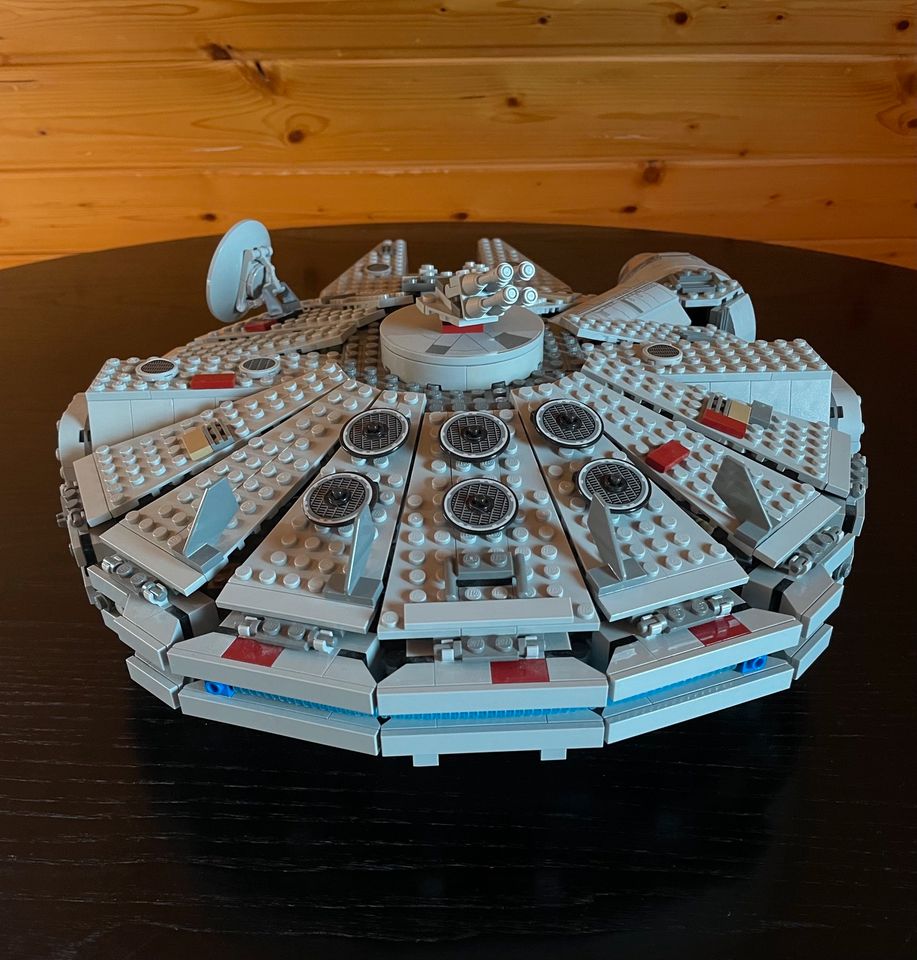 Lego Star Wars 7965 Milenium Falcon in Waldstetten