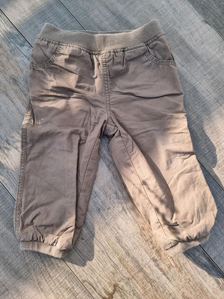 2x Hose / Jeans Gr. 80 Jungen blau und taupe in Eisenach