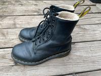 Dr. Martens Gr. 36 schwarz gefüttert 8-Loch Sachsen-Anhalt - Halle Vorschau