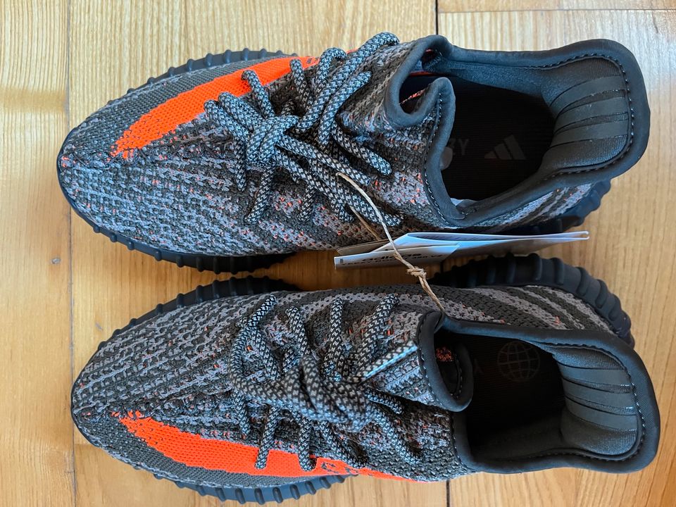 Yeezy Boost 350 V2 Carbon Beluga in Waldenburg