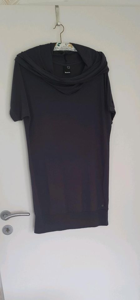 Bench Longshirt M grau in Wietzendorf