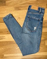 Stradivarius Skinny Jeans mit Löchern Gr. 32 / XS Hamburg-Nord - Hamburg Hohenfelde Vorschau