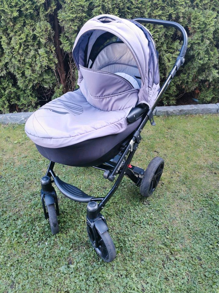 Kinderwagen mit Babywanne in München