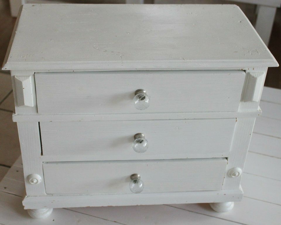 *Nachttisch/-schrank*3 Schubladen*shabby chic*Glasknöpfe*Schliff* in Selm