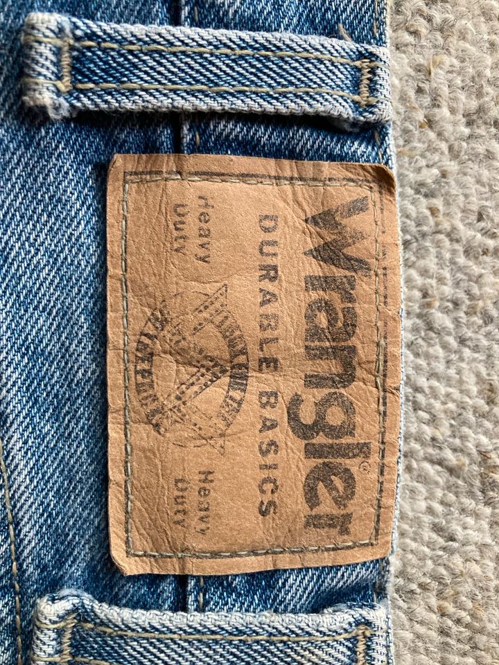 Wrangler Jeans in 33/34 neuwertig in Lippstadt