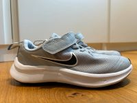 Nike Star Runner Sneakers Schuhe Grau Größe 32 Nordrhein-Westfalen - Erkelenz Vorschau