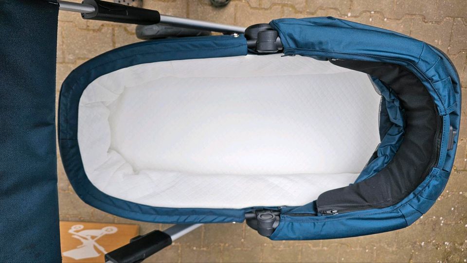 Neuwertiger Thule Sleek Kinderwagen incl. umfangreichen Zubehör in Mülsen