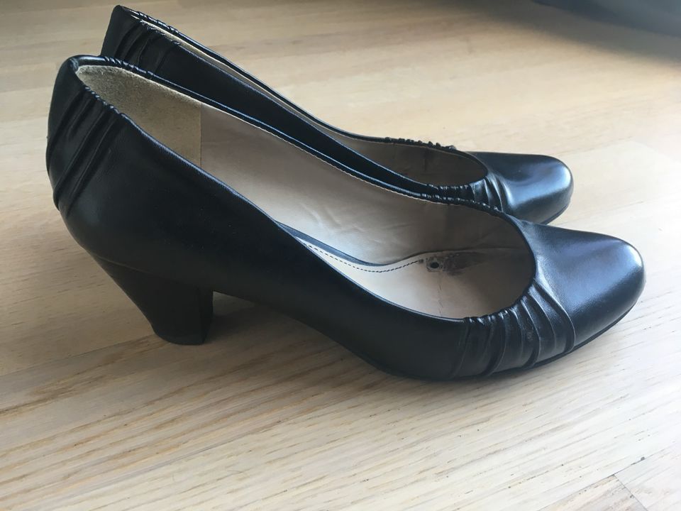 Pumps Highheels schwarz aus Leder von Minozzi Milano 40 in Hamburg