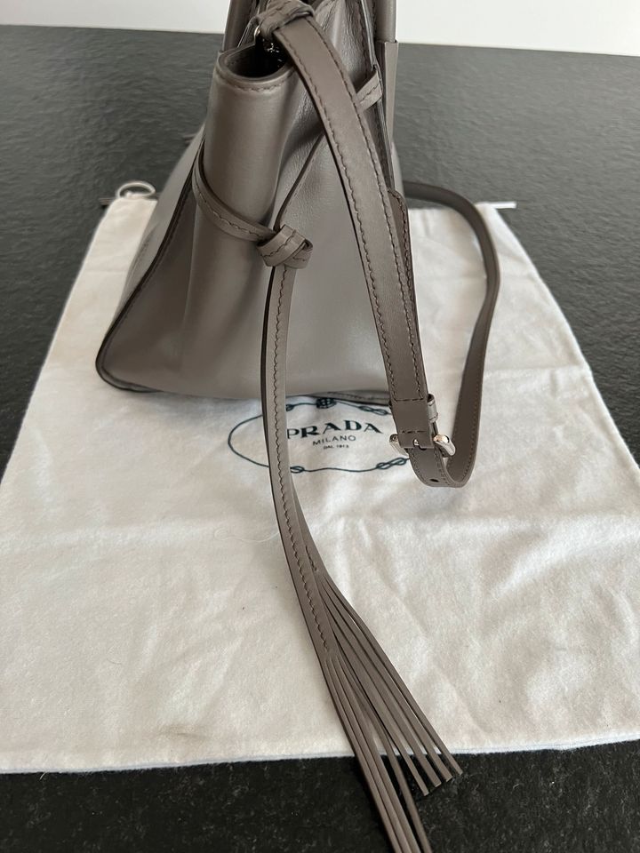 Original PRADA Shopping City bag Argilla in Übersee