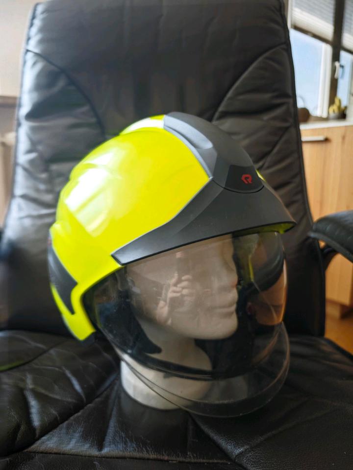 Rosenbauer Heros Titan tagesleuchtgelb // Feuerwehrhelm (008) in Bad Gandersheim