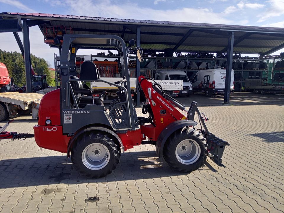 Weidemann 1160 Vorführer mit Anhänger "Packetpreis" in Mitterskirchen