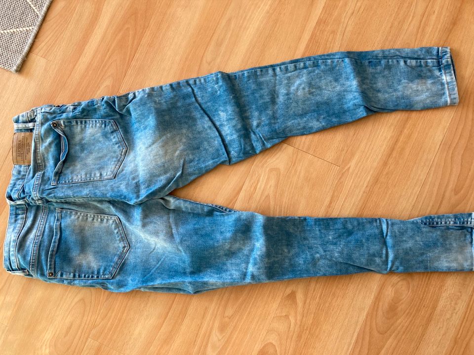 Jeans Bershka Gr.40 in Geseke